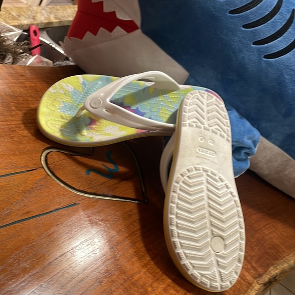 Iconic Crocs comfort size 9w tie dye look multi-colors great for the beach - Picture 2 of 4